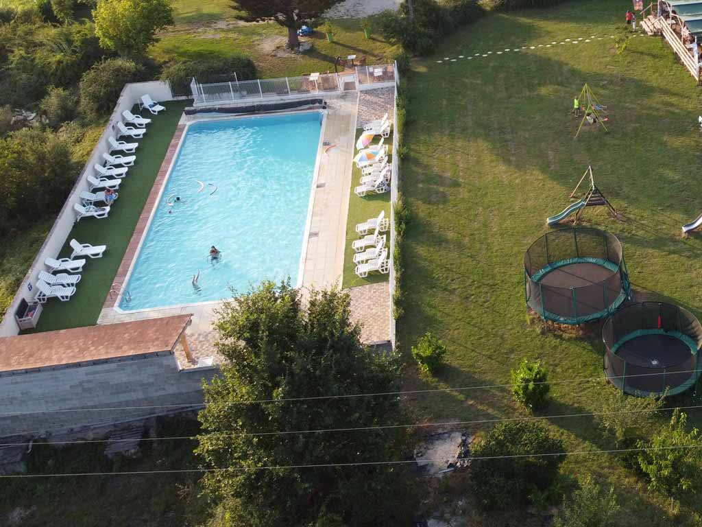 vue aérienne piscine camping vallée Dordogne
