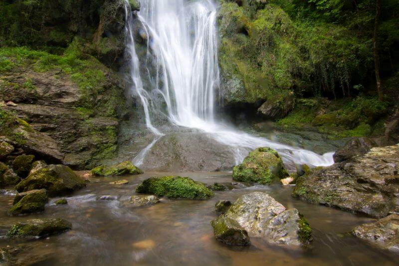 Autoire et sa cascade - Photo Lot Tourisme - C. Novello